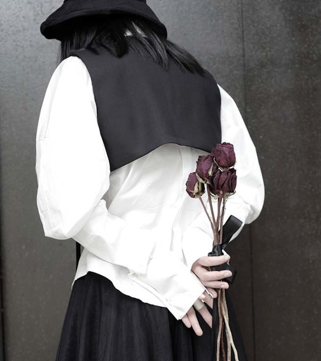 Marigold Shadows shirts Suzu V-Neck Crop Flower Vest